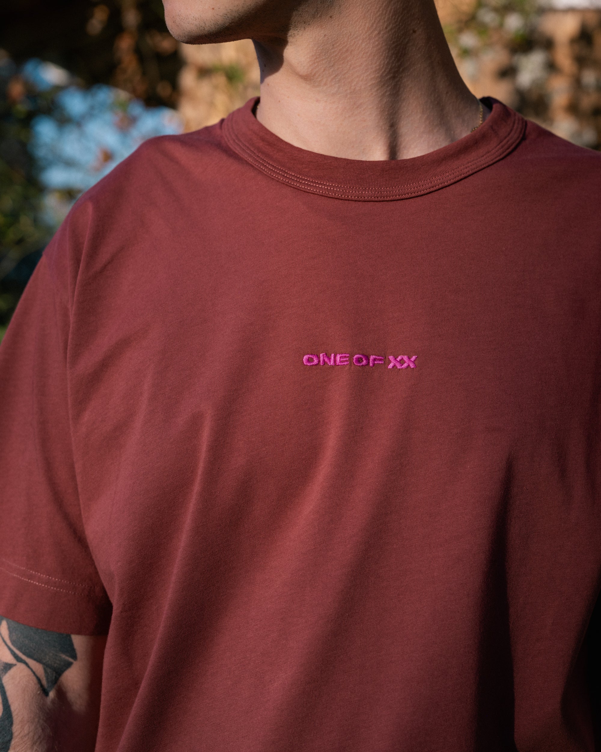 BRUN T-SHIRT - ONE OF 122