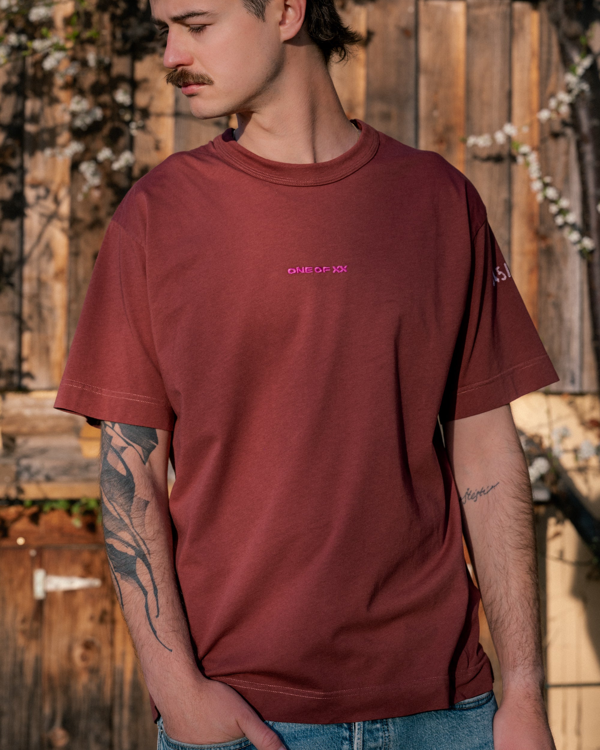 BRUN T-SHIRT - ONE OF 122